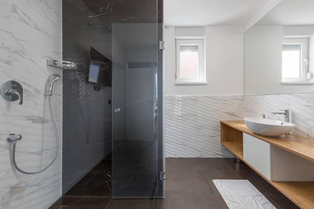 Villa Aurus - Luxury 5 Bedroom Vir Εξωτερικό φωτογραφία