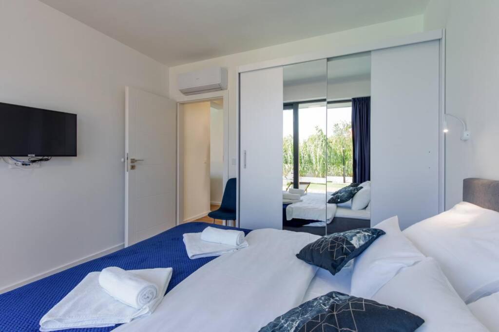 Villa Aurus - Luxury 5 Bedroom Vir Εξωτερικό φωτογραφία