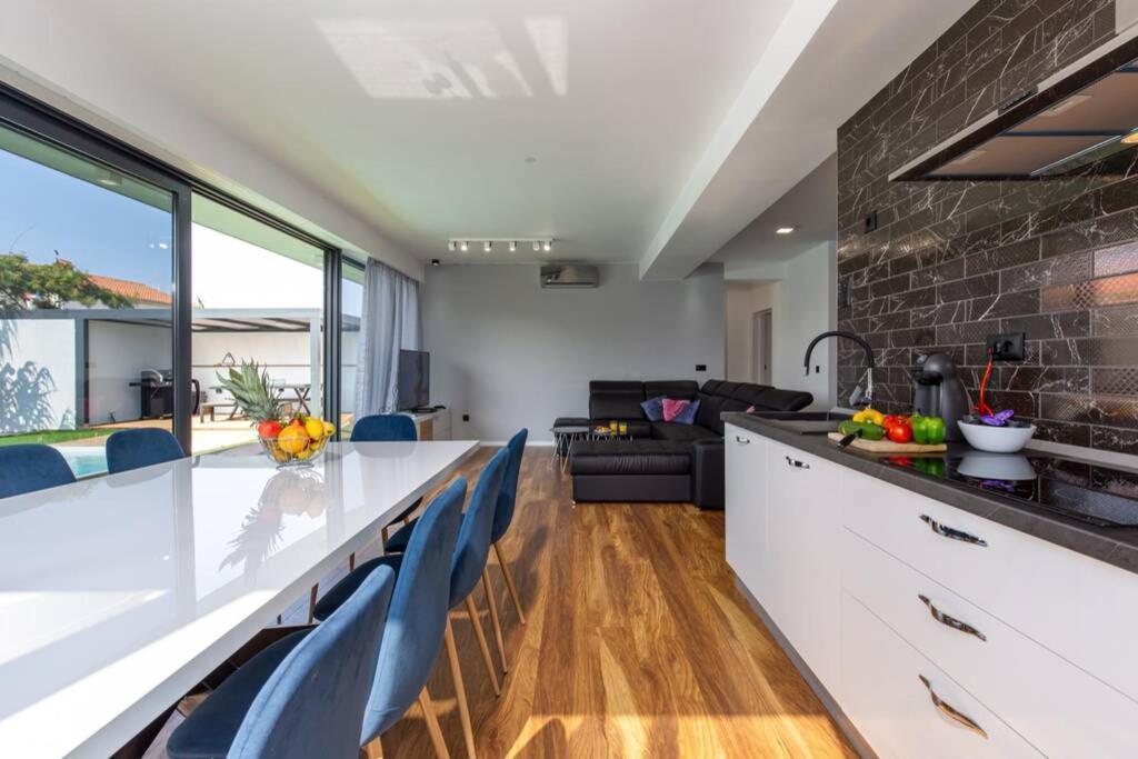 Villa Aurus - Luxury 5 Bedroom Vir Εξωτερικό φωτογραφία