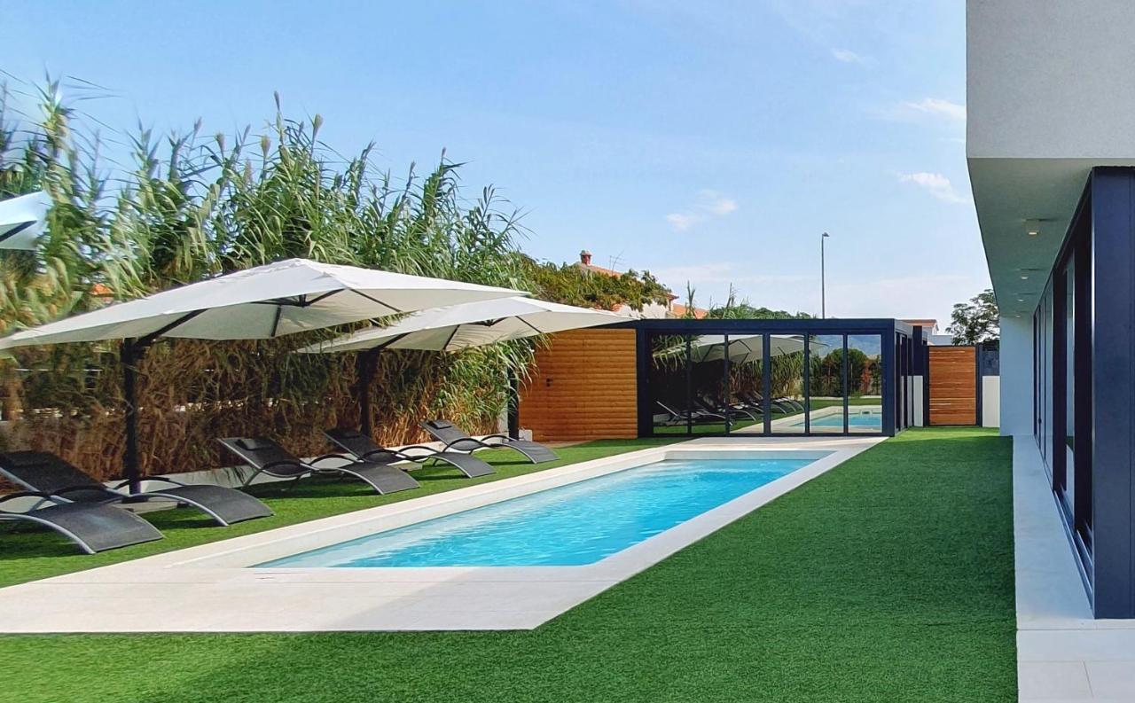 Villa Aurus - Luxury 5 Bedroom Vir Εξωτερικό φωτογραφία
